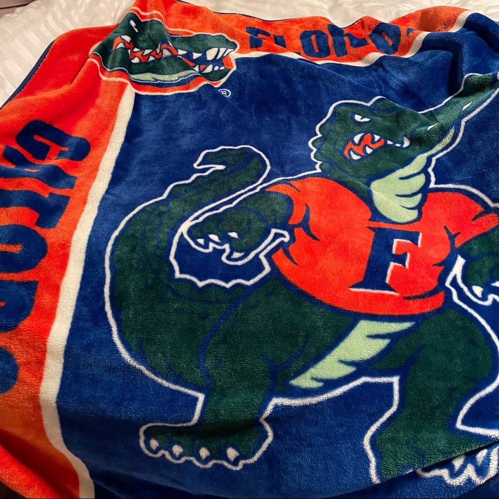 Nice Florida Gator throw